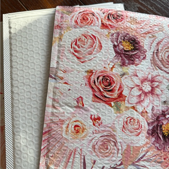 Bubble Mailers (20) 8.5x12 Mixed Boho Floral Rose & Plain White - Picture 2 of 2